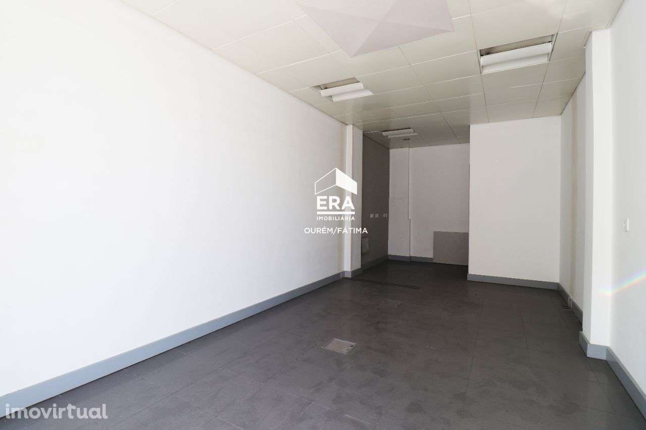 Loja localizada no Centro da Cidade de Ourém - Grande imagem: 2/22