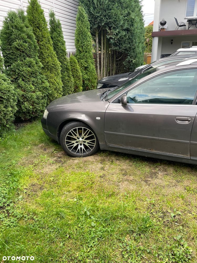 Audi A6 Avant 2.4 - 5