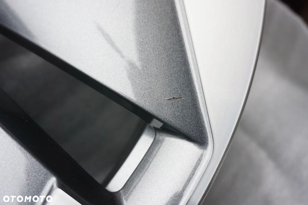 Skoda 5x112 21 8,5J et40 5LA601025BL stan bdb - 2