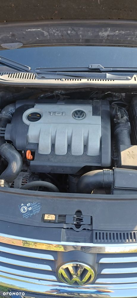 Volkswagen Touran - 11