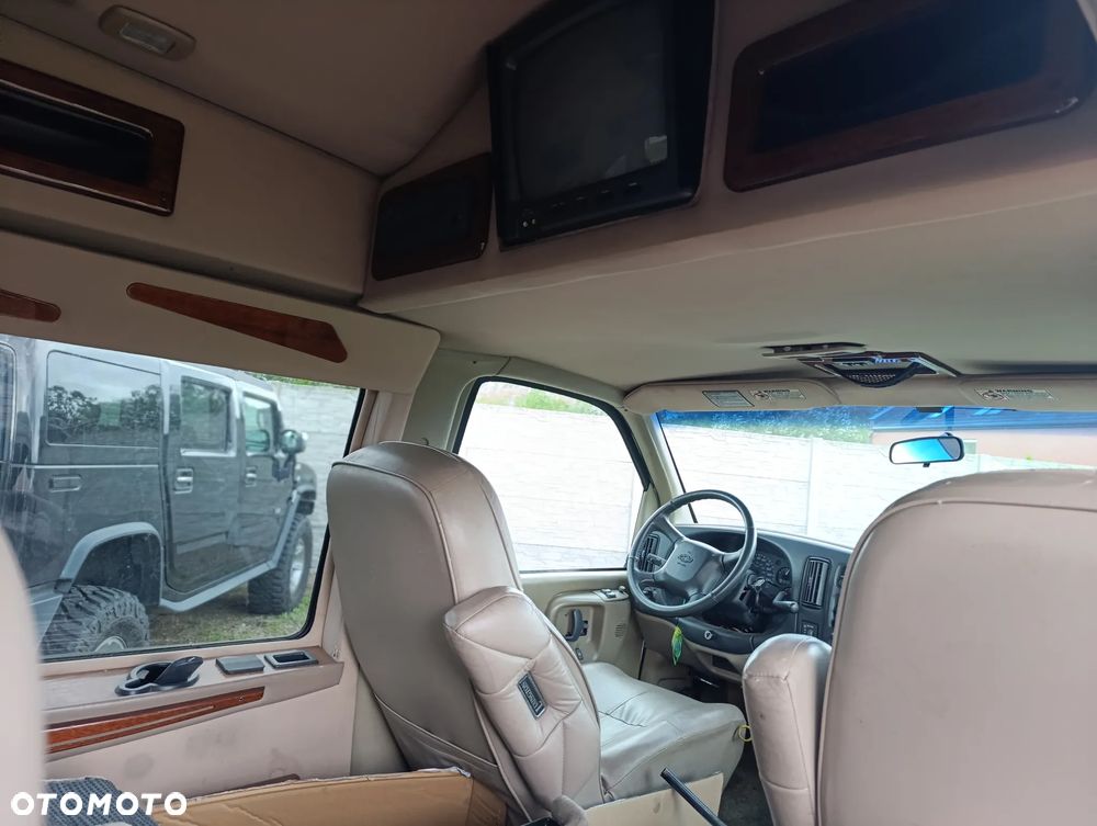 Chevrolet Express - 14