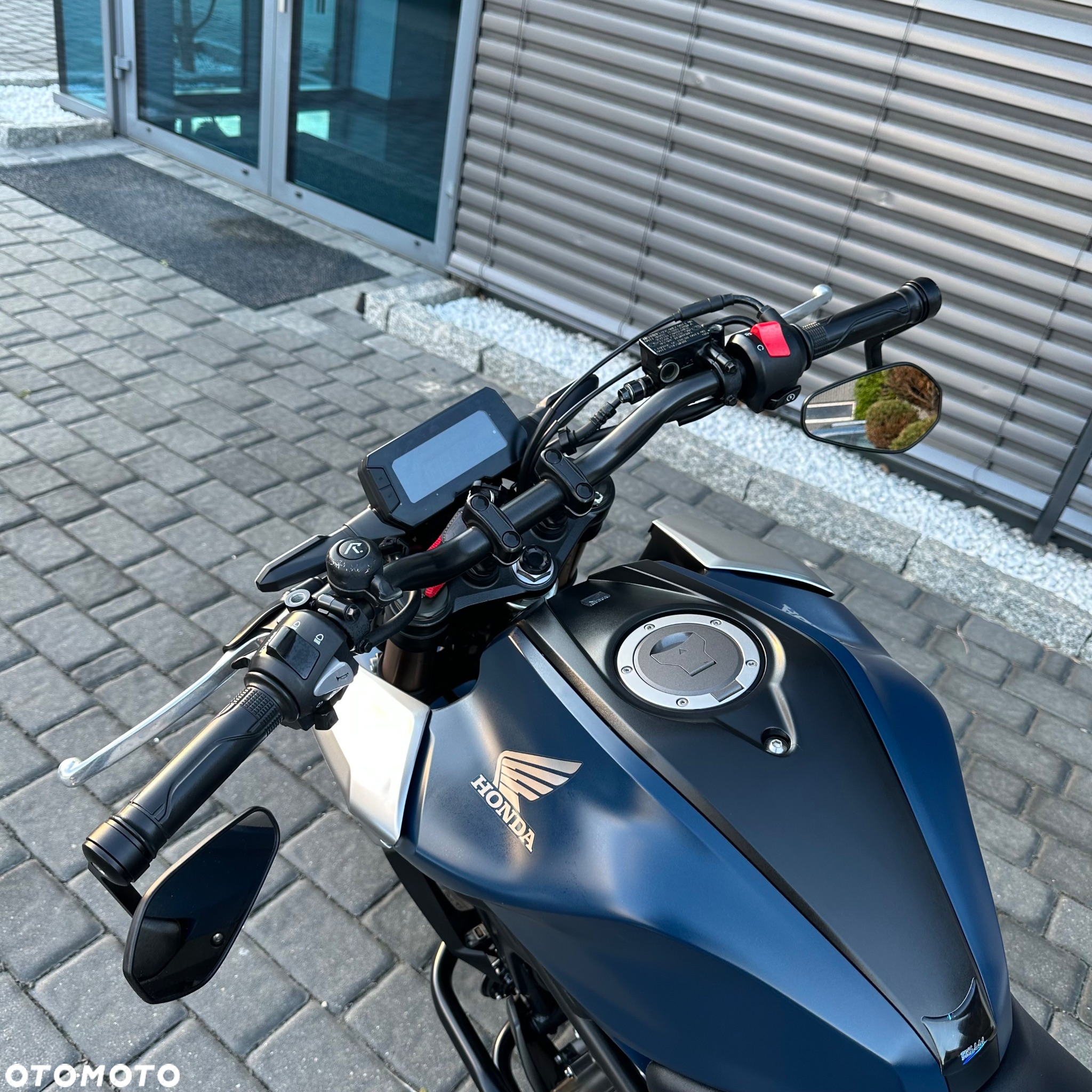 Honda CB - 12