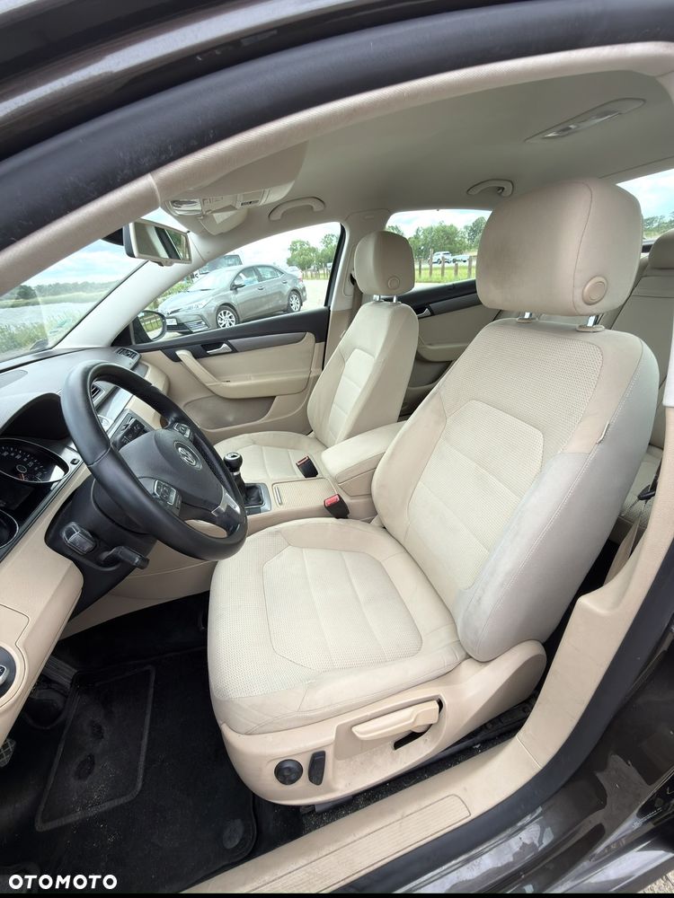 Volkswagen Passat 2.0 TDI Comfortline - 8