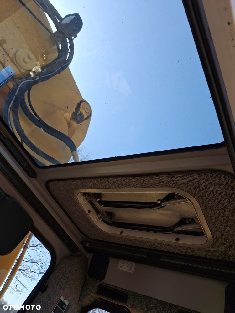 Liebherr A312 CAT JCB - 11