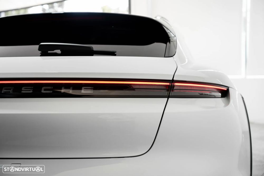 Porsche Taycan Cross Turismo 4 - 12