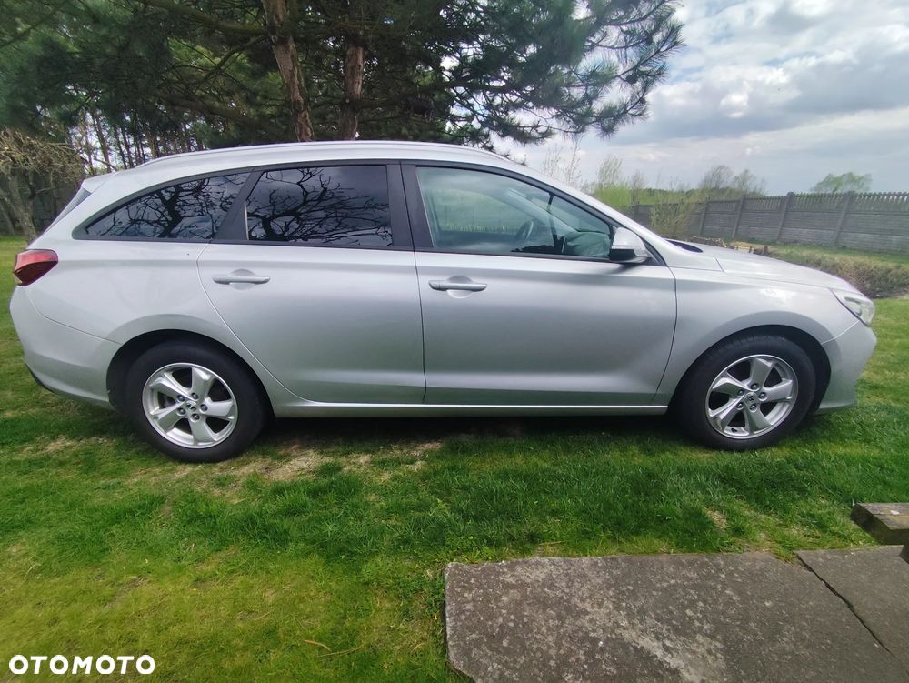 Hyundai i30 1.6 D Classic + - 6