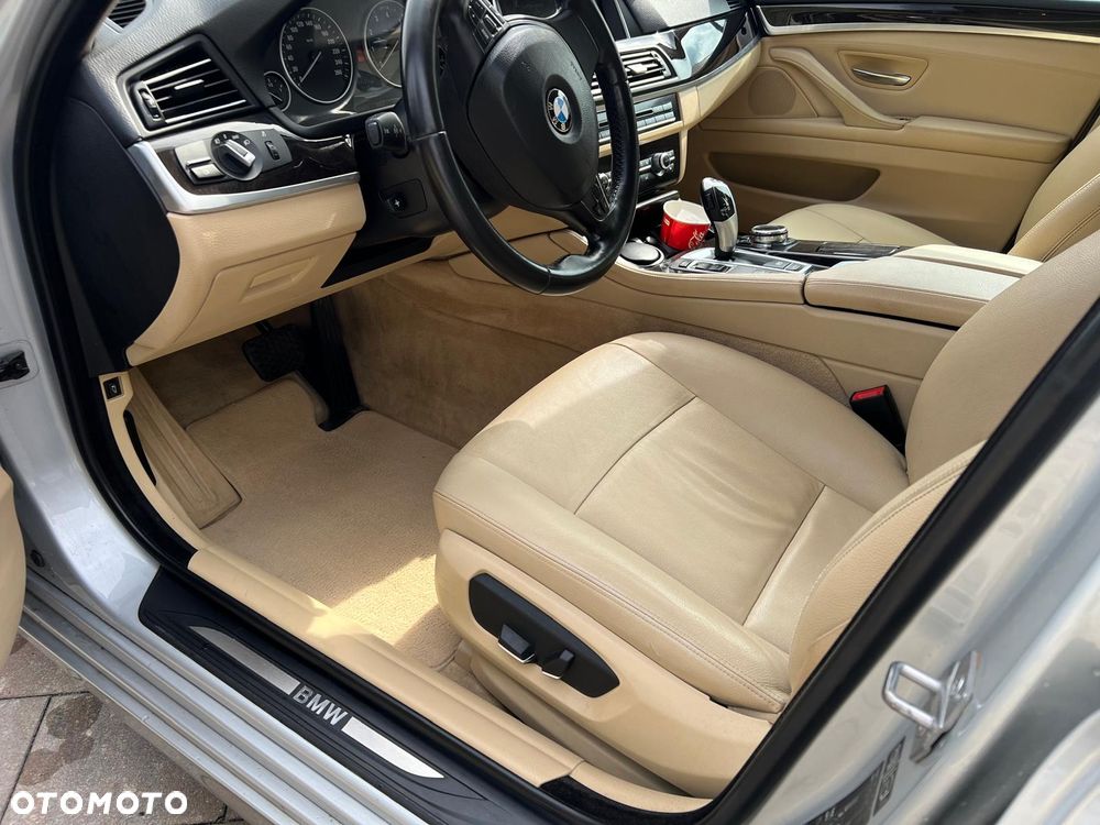 BMW Seria 5 535i xDrive - 15
