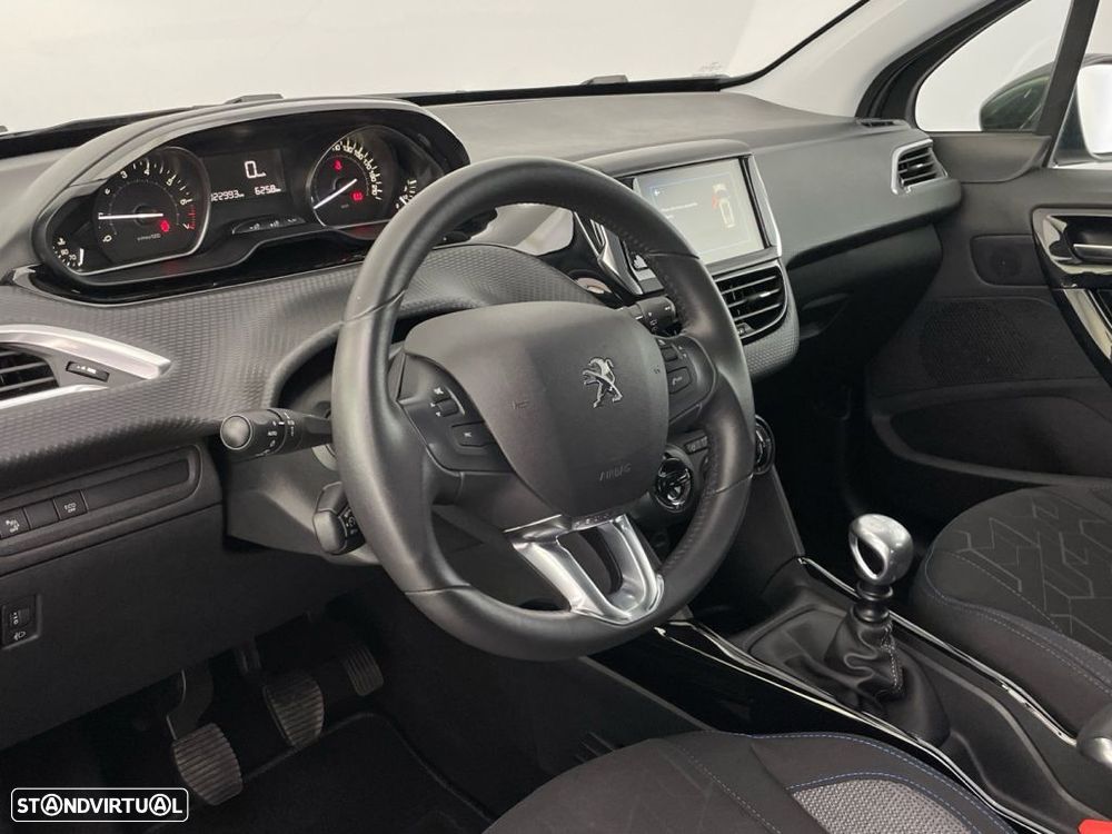 Peugeot 2008 1.2 PureTech Signature - 17