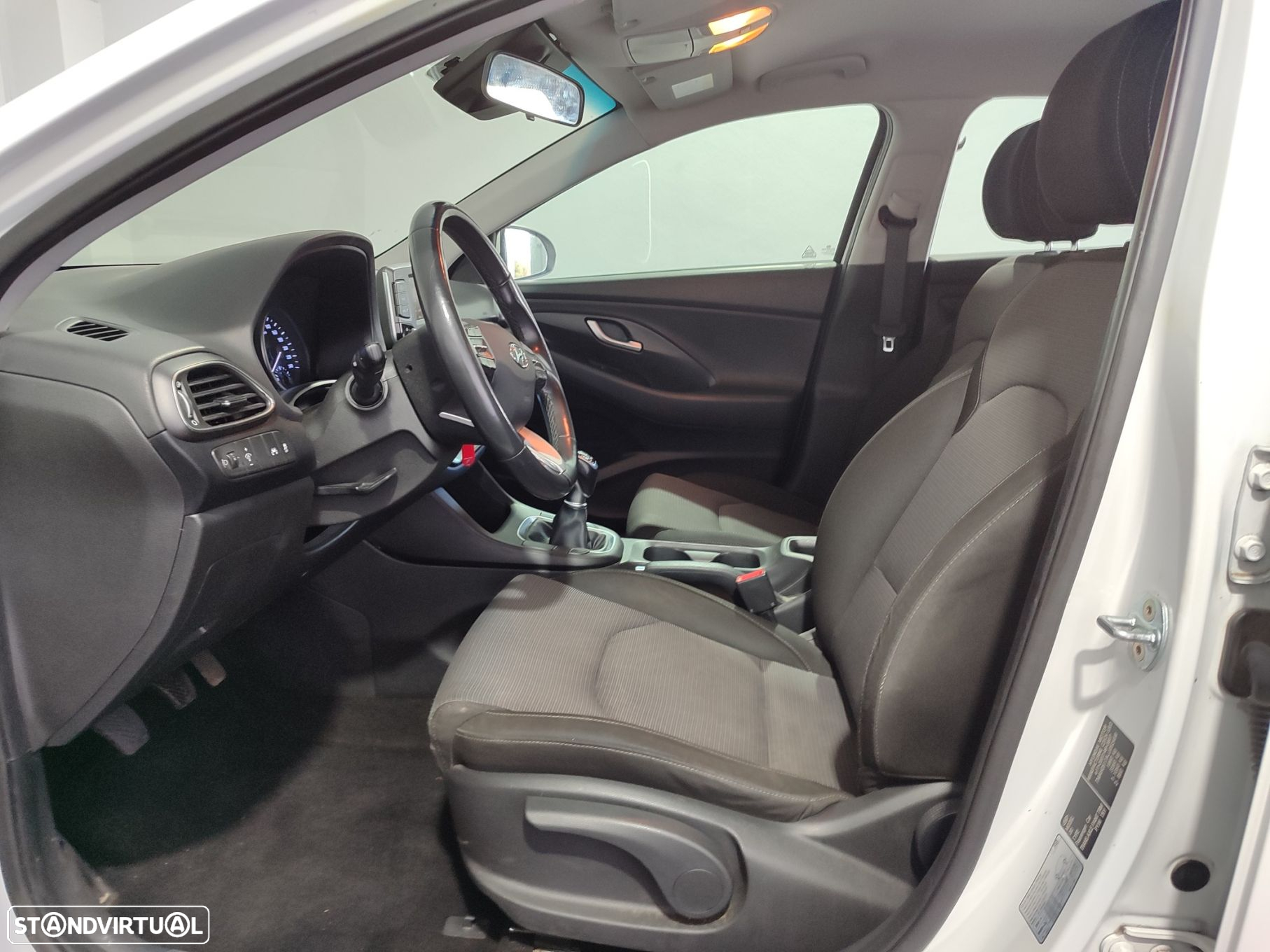 Hyundai i30 1.6 CRDI Blue Comfort - 13