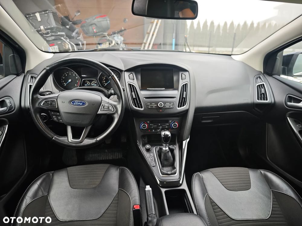 Ford Focus SW - 14