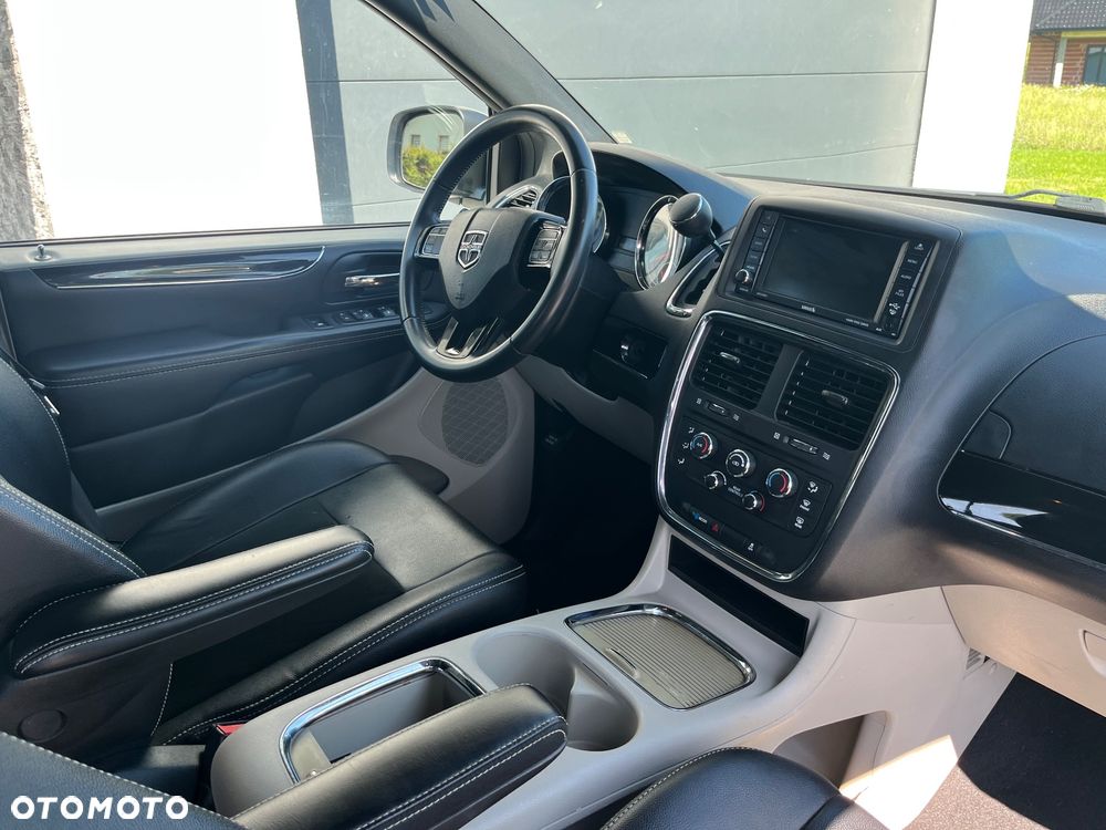Dodge Grand Caravan - 4