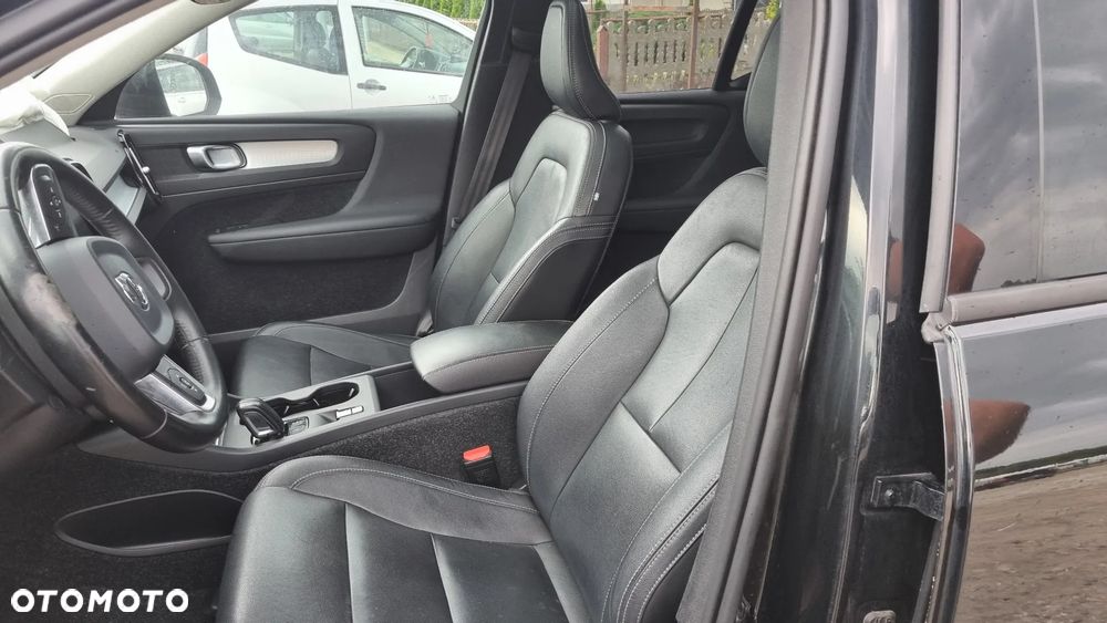 Volvo XC 40 T3 Geartronic Momentum Pro - 33
