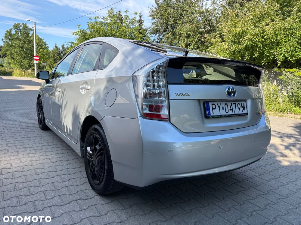 Toyota Prius 1.8 HSD Prestige - 9