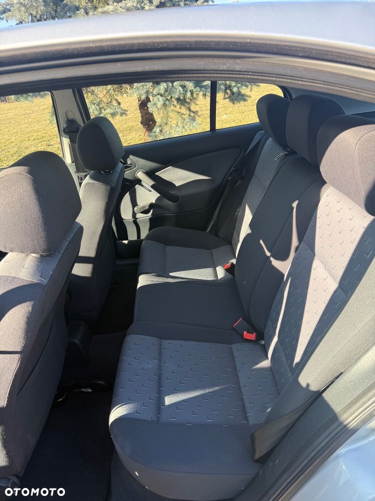 Skoda Octavia 1.6 Tour - 9