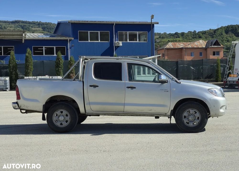 Toyota Hilux 4x4 Double Cab - 11