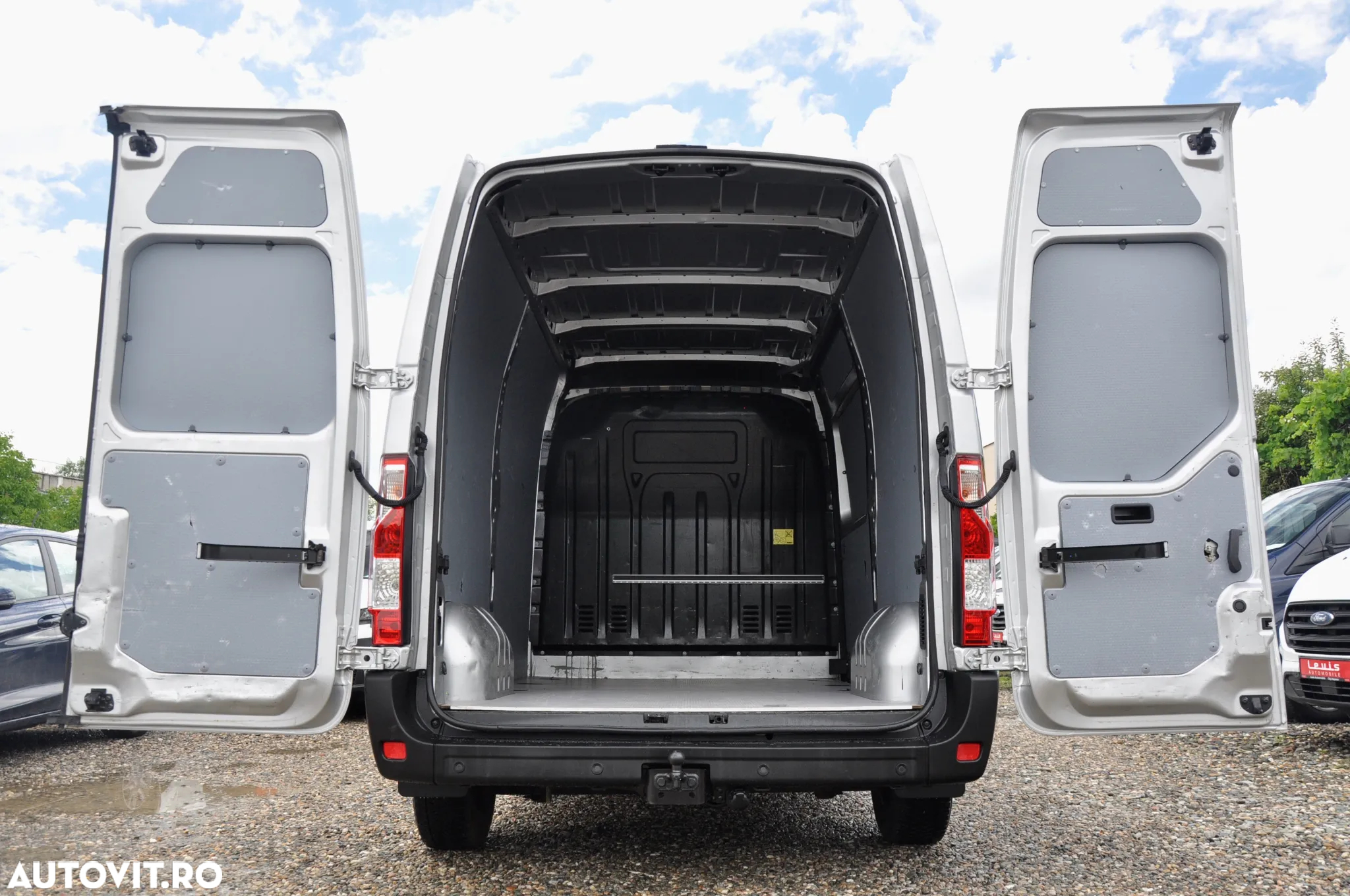 Nissan NV 400 L2H2 Van - 8