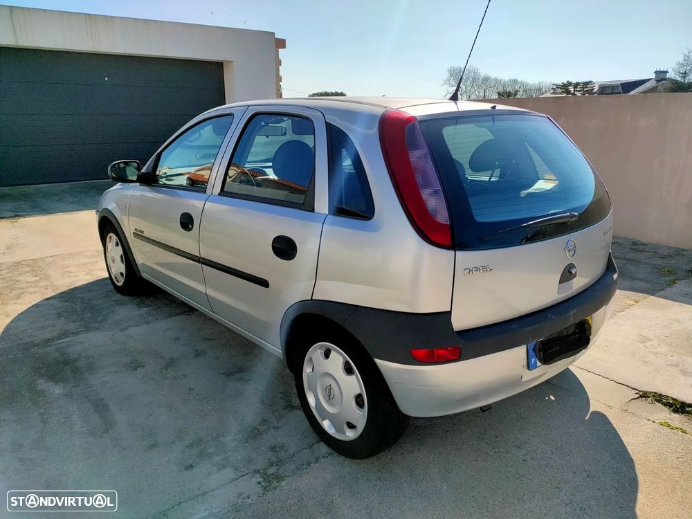 Opel Corsa 1.2 16V Confort - 2