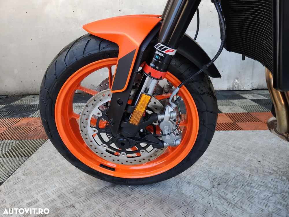 KTM 890 Duke GP - 13