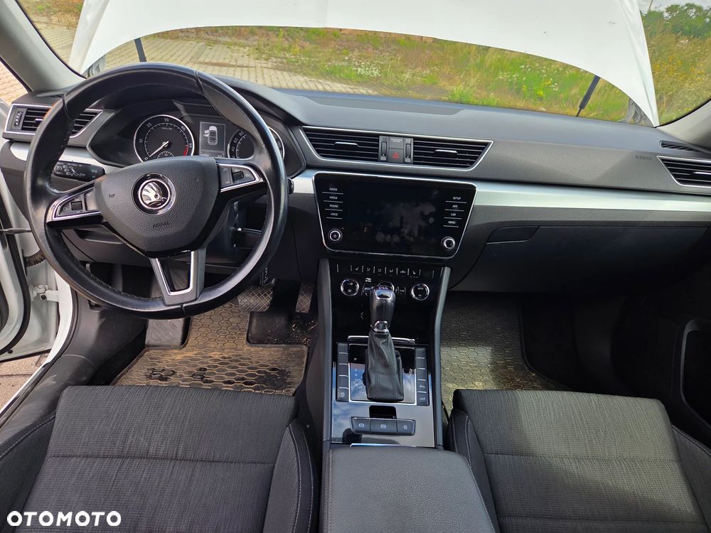 Skoda Superb 2.0 TDI Ambition DSG - 34