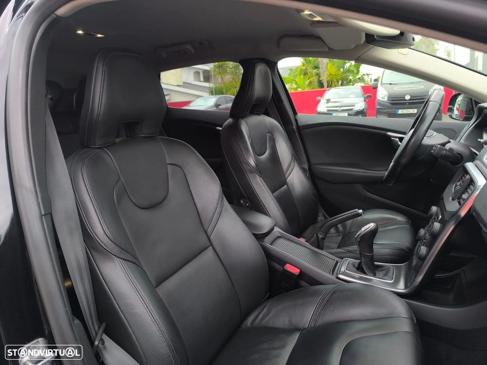 Volvo V40 D2 Momentum - 25