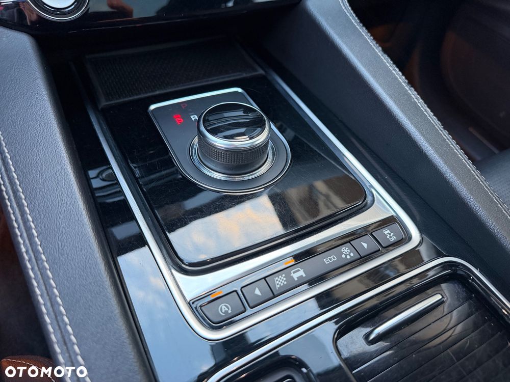 Jaguar F-Pace 20d AWD R-Sport - 24