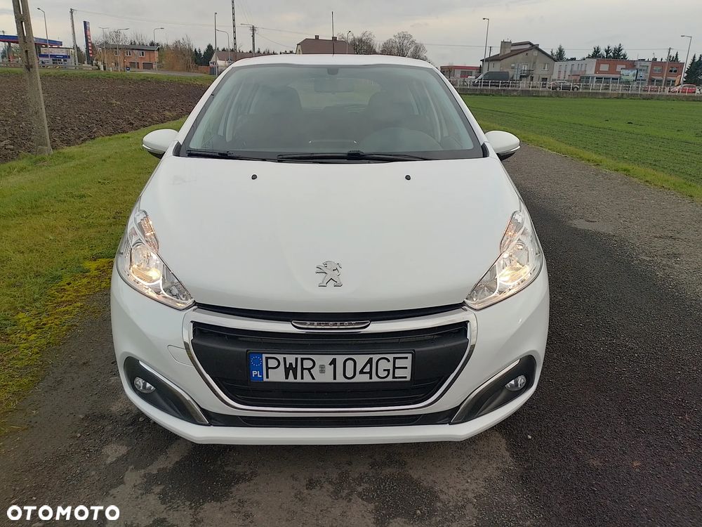 Peugeot 208 - 11