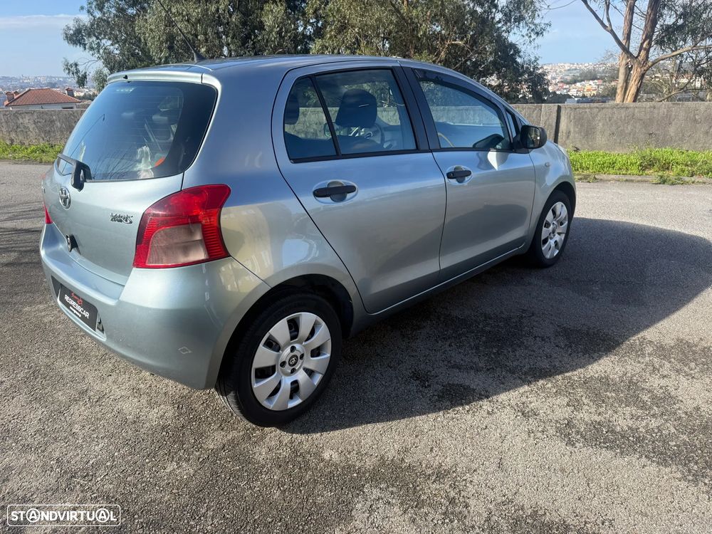 Toyota Yaris 1.0 VVT-i - 4