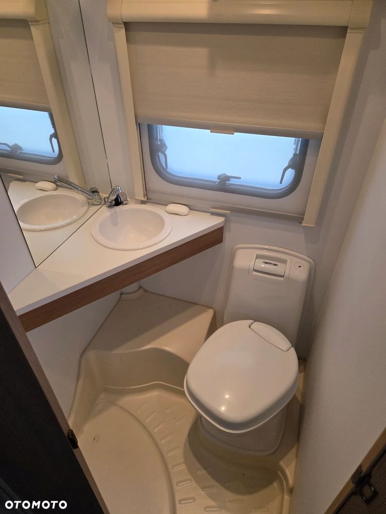 Adria Aviva 300dt - 21