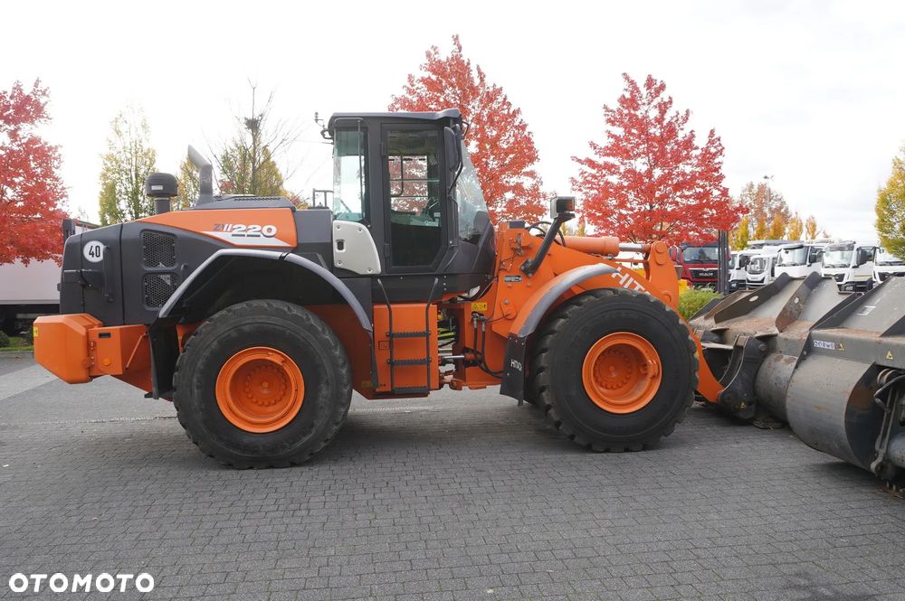 Hitachi ZW220 / 2 łyżki / Ładowarka przegubowa_241155 - 7