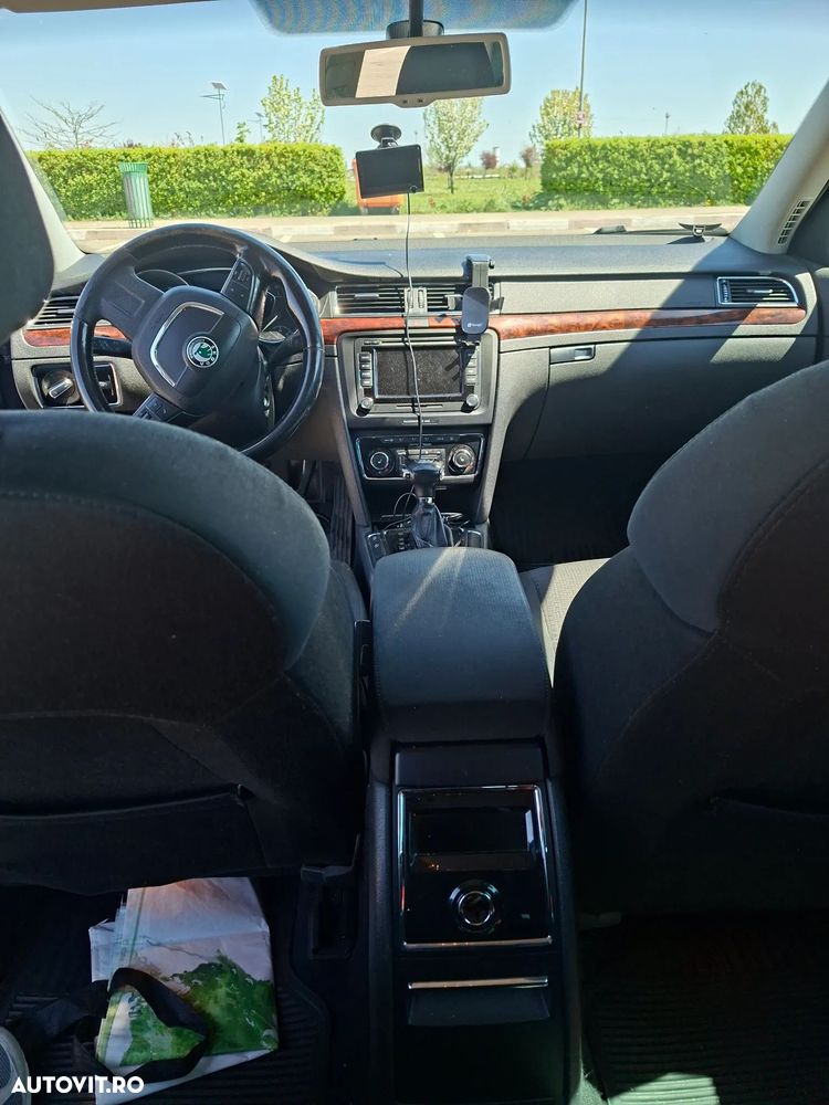 Skoda Superb 2.0 TDI DSG Comfort - 2