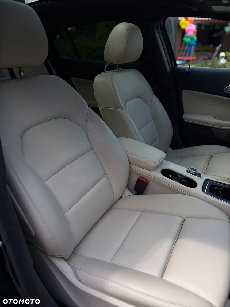 Mercedes-Benz GLA 250 4Matic 7G-DCT Urban - 22