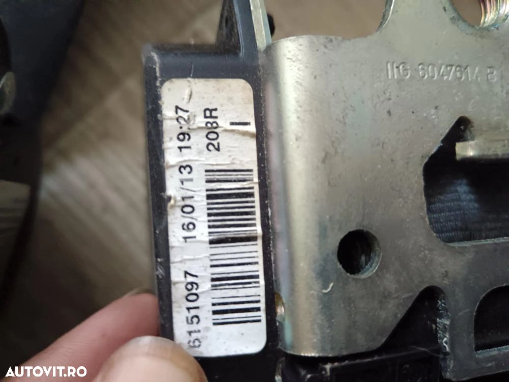 Centura siguranta fata stanga/ dreapta vw scirocco 6151098, 6151097 - 3