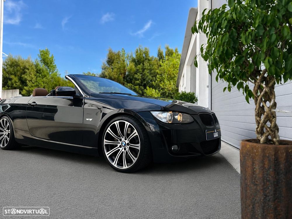 BMW 330 i Auto - 23