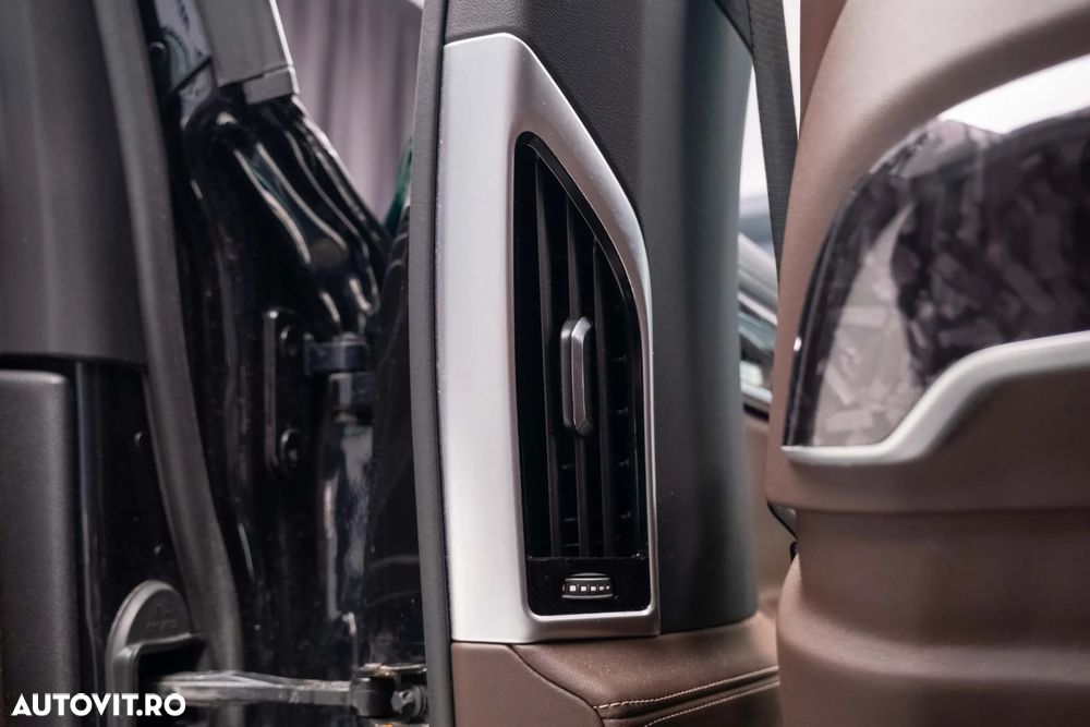 BMW Seria 7 750i xDrive - 31