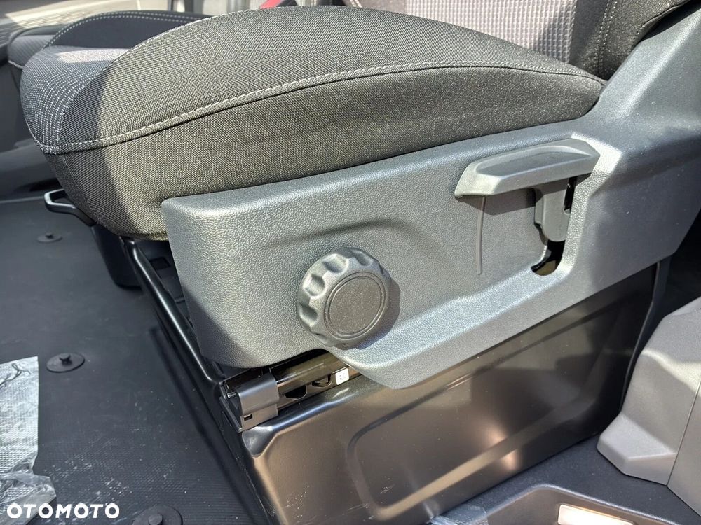 Volkswagen Transporter T7 Furgon Plus Edition/6 osob./AUTOMAT 2,0 l TDI 150 KM r. o. 3500 mm - 40