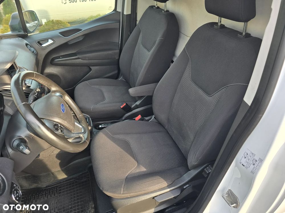 Ford Transit Courier - 11