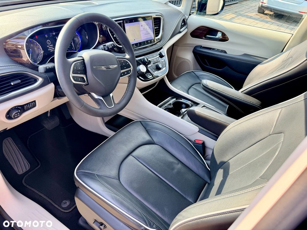 Chrysler Pacifica - 23