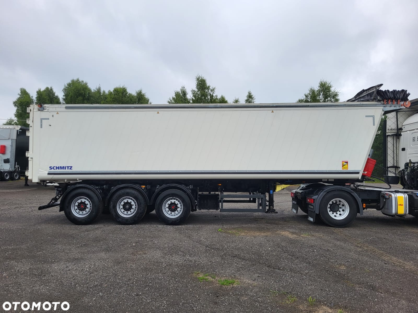Schmitz Cargobull GOTHA SGF PODNOSZONA OŚ - 2