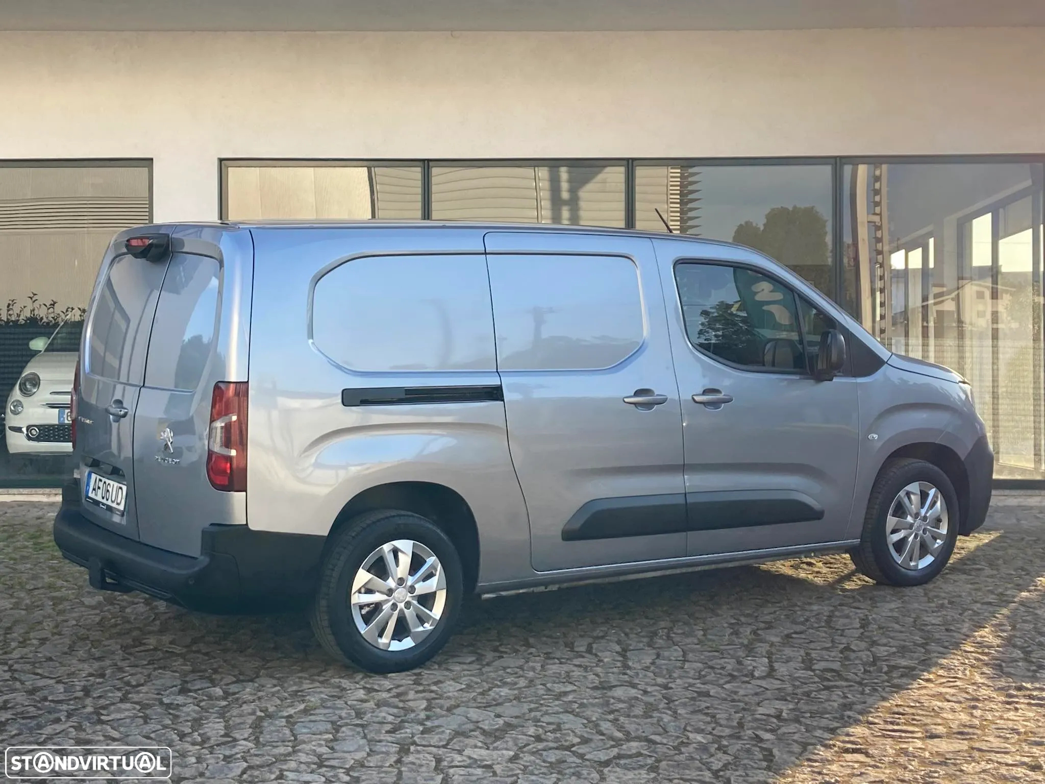 Peugeot Partner Asph. Longa 1.5 BlueHDi 130cv EAT8 (caixa automática) - 3