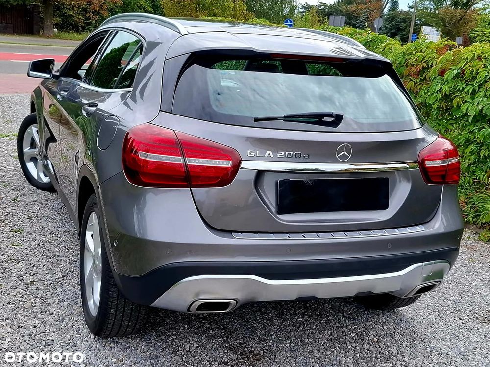Mercedes-Benz GLA - 12