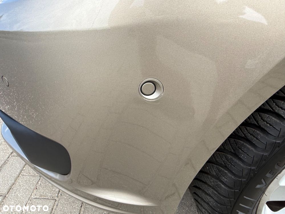 Volkswagen Touran 1.6 TDI DPF Highline - 20