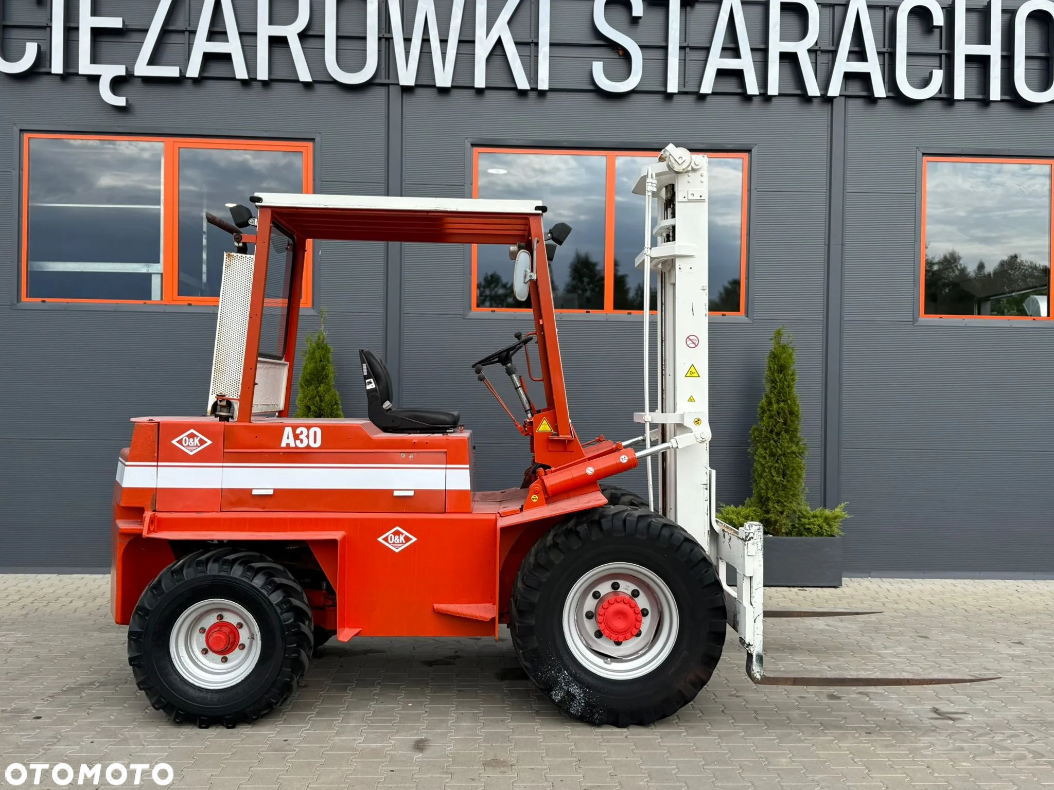 O&K Wózek widłowy terenowy O&K A30 // ładowność 3 T // silnik FORD - 9