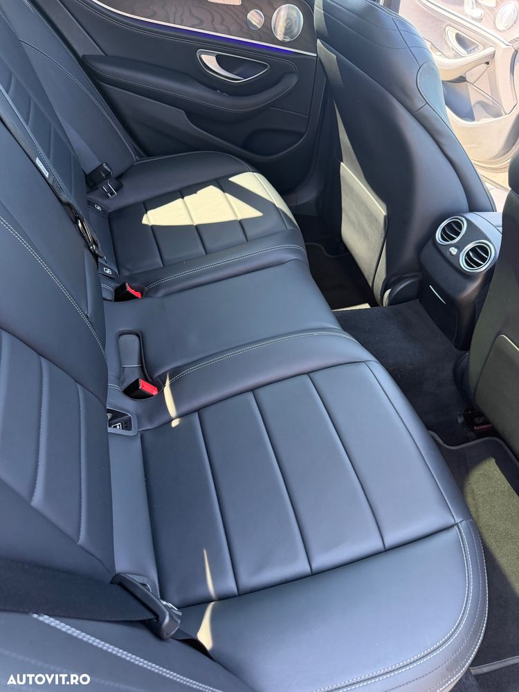 Mercedes-Benz E 300 de 4Matic 9G-TRONIC AMG Line - 12