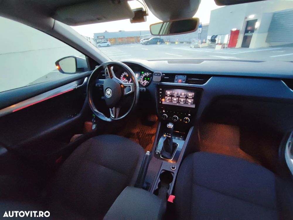 Skoda Octavia 2.0 TDI ELEGANCE DSG - 9