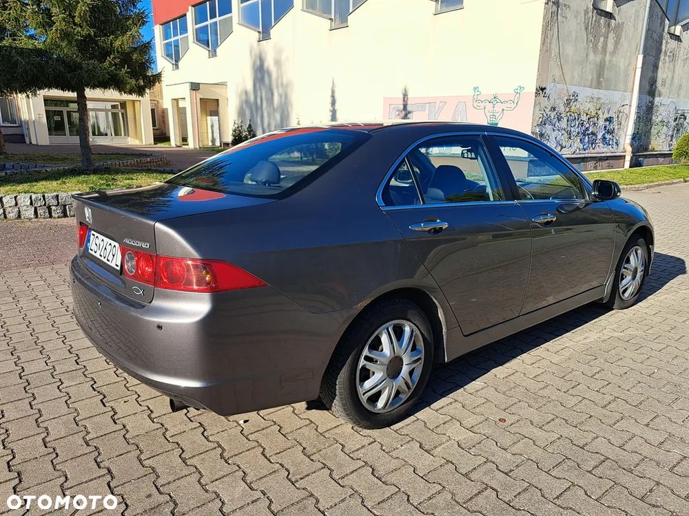 Honda Accord 2.0 Sport - 10