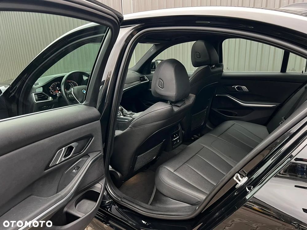 BMW Seria 3 ver-330i-m-sport - 17