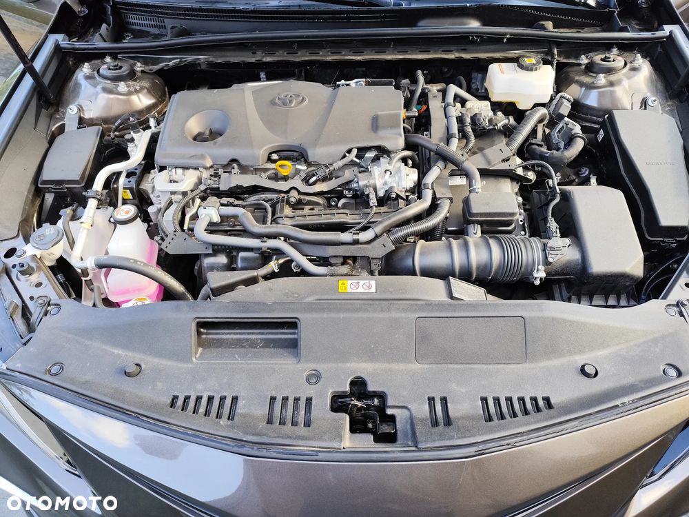Toyota Camry Luxury - 11