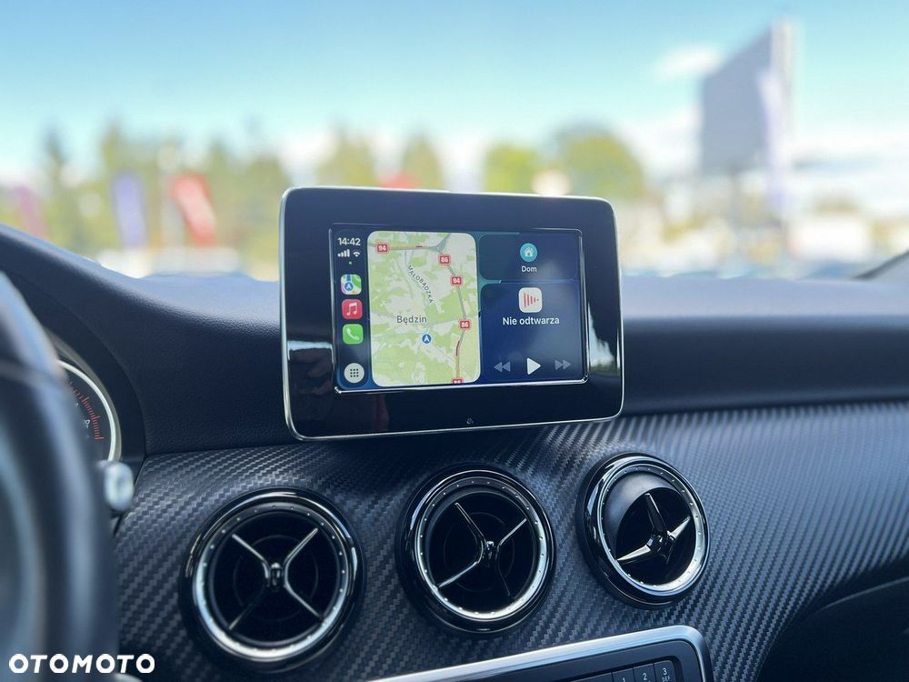 Mercedes-Benz GLA 180 7G-DCT - 25