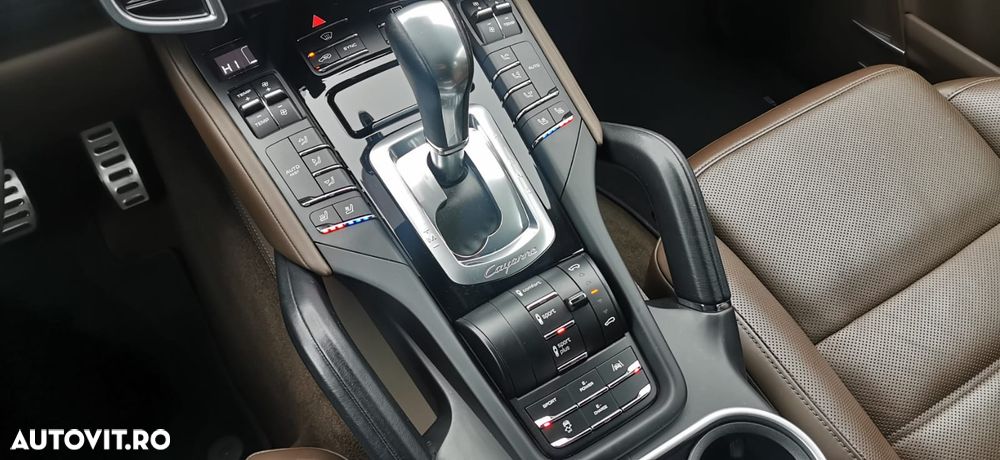 Porsche Cayenne - 21