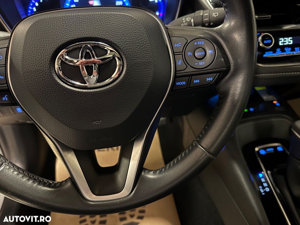 Toyota Corolla 2.0 HSD Exclusive Plus GR Sport Bi-Tone - 27